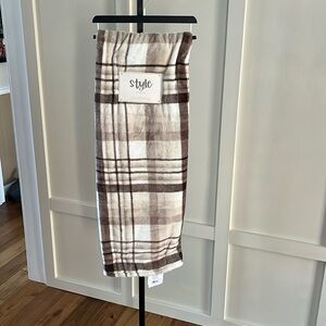 Style Studio 50 x70 soft fleece throw. NWT. Smoke / Pet free home